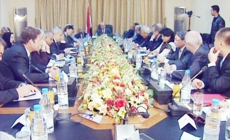 د. القربي لدى لقائه سفراء أوروبا وآسيا وإفريقيا والولايات المتحدة أمس